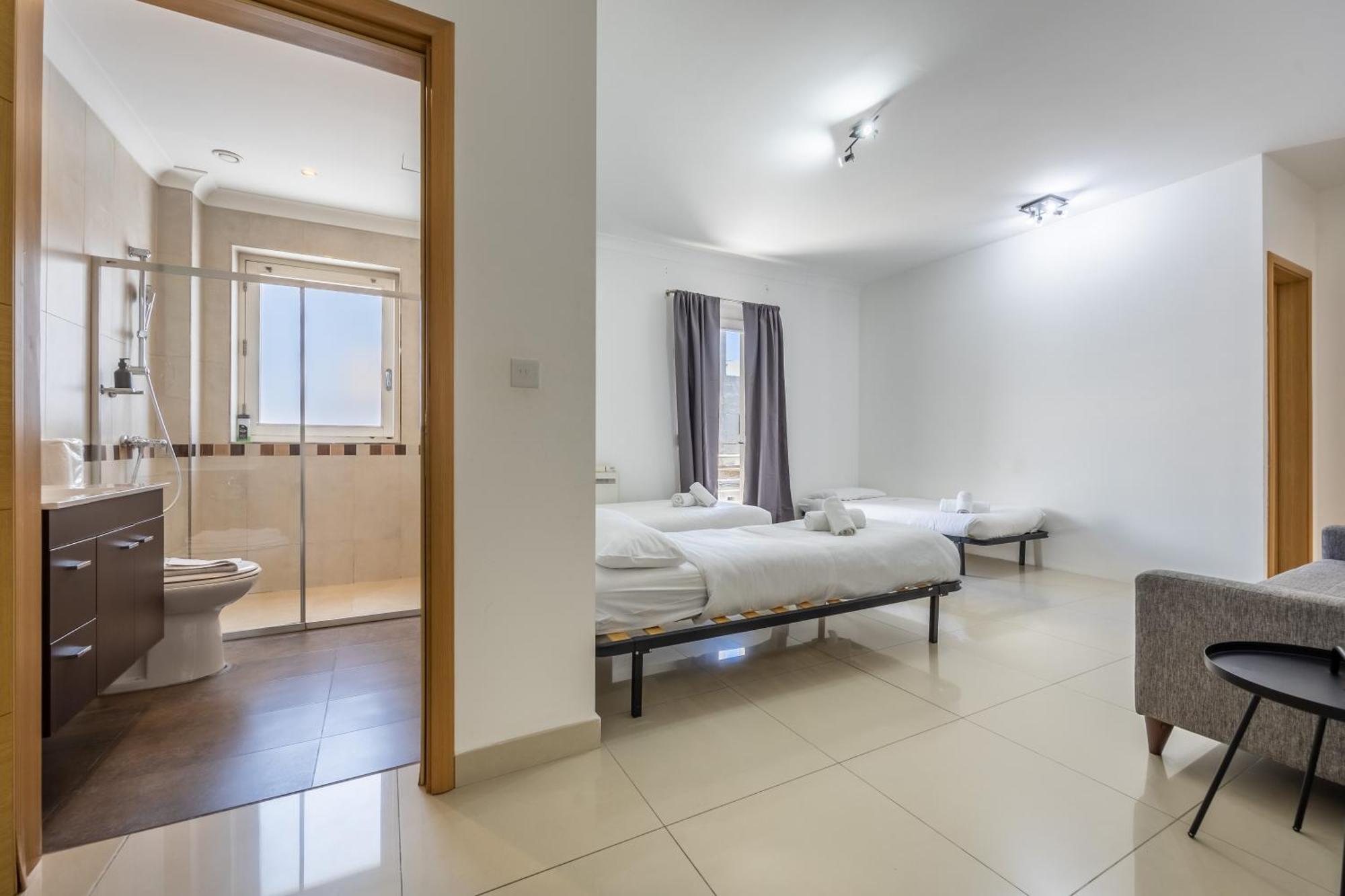 Hard To Come By - Modern & Huge House In Sliema Exterior photo